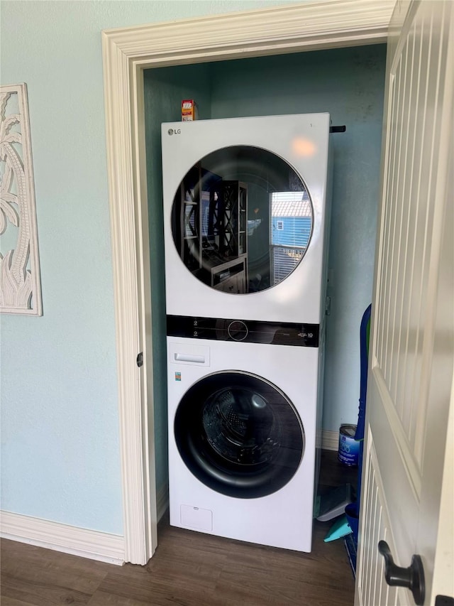923 Tidelands Dr, Galveston, TX 77650 - laundry area featuring stacked washer / drying machine, wood finished floors, and baseboards