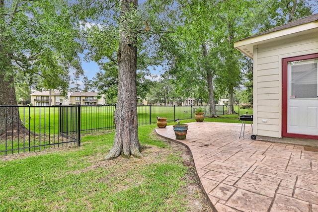 1511 Tournament Ct, Crosby, TX 77532 - view of yard with a patio