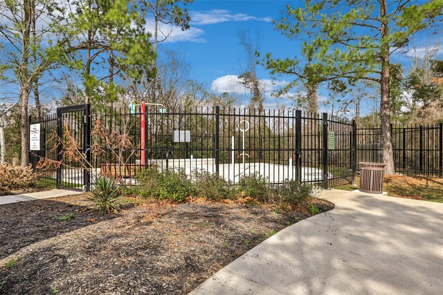 1511 Tournament Ct, Crosby, TX 77532 - view of gate