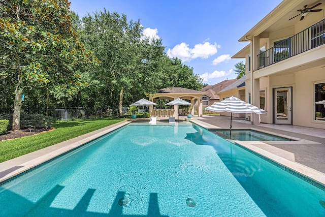 24914 Misty Heath Ln, Katy, TX 77494 - view of pool featuring a patio area, a ceiling fan, and a pool with connected hot tub