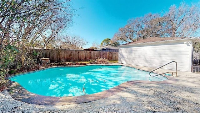 11807 Monticeto Ln, Meadows Place, TX 77477 - view of swimming pool featuring a fenced backyard and a patio
