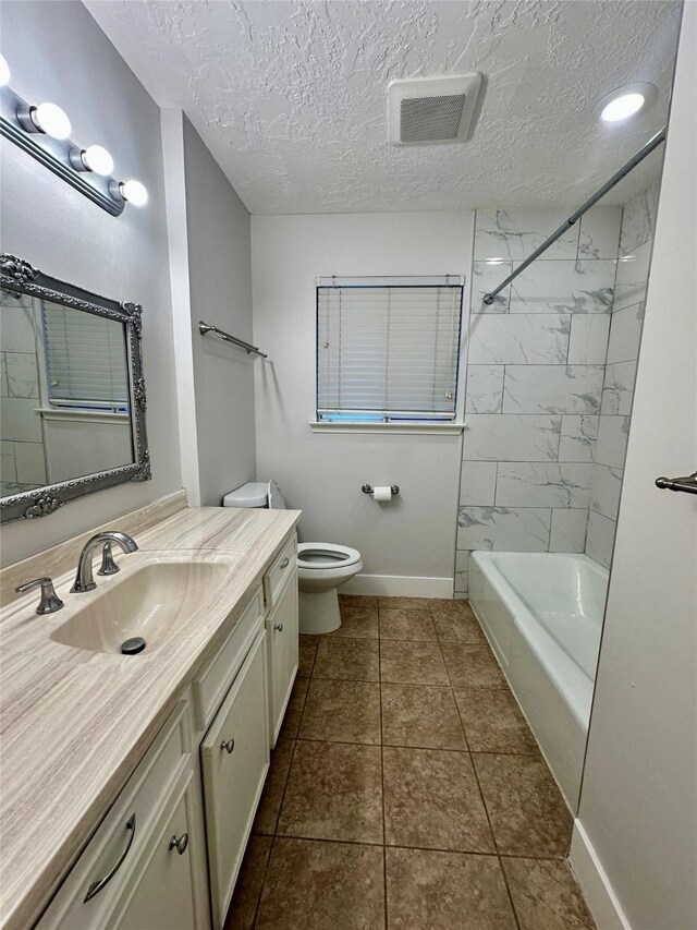 11807 Monticeto Ln, Meadows Place, TX 77477 - full bath with vanity, toilet, a textured ceiling,  shower combination, and baseboards