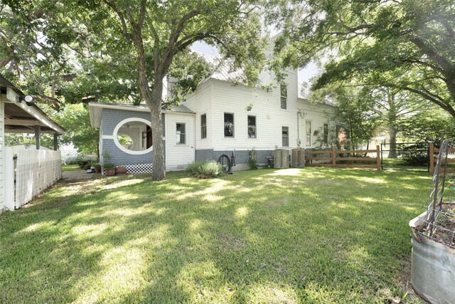 315 Walnut St, New Ulm, TX 78950 - photo 30