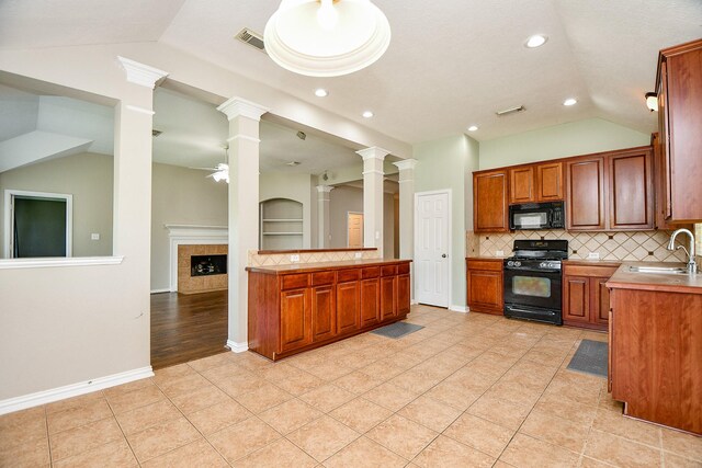 2627 Old River Ln, Richmond, TX 77406 - kitchen featuring black appliances, vaulted ceiling, a sink, a ceiling fan, and decorative backsplash