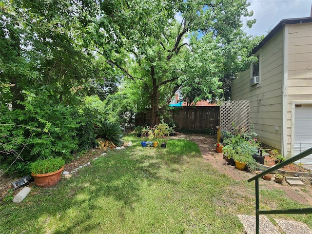 1634 Castle Ct, Houston, TX 77006 - view of yard