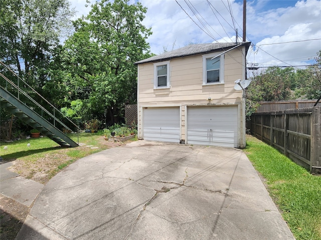 1634 Castle Ct, Houston, TX 77006 - garage with driveway
