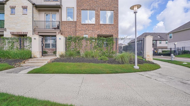9423 Towne Lake Pkwy, Cypress, TX 77433 - view of property featuring a fenced front yard