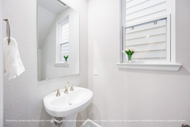 833 Fisher St Unit E, Houston, TX 77018 - bathroom with a sink
