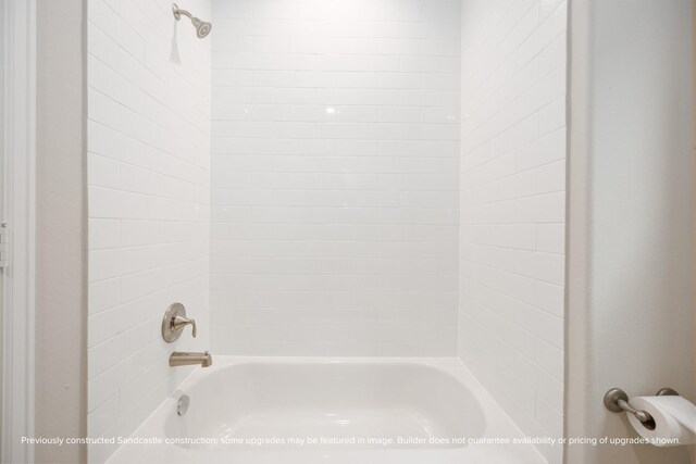 833 Fisher St Unit E, Houston, TX 77018 - full bath featuring shower / bathtub combination