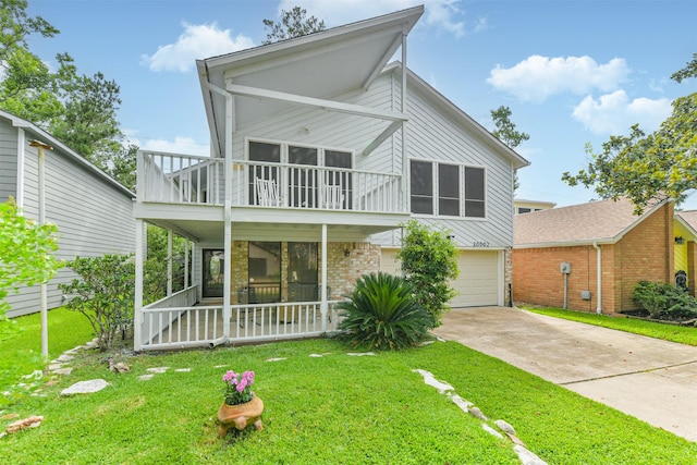 20002 18th Fairway Dr, Humble, TX 77346 - view of front of home featuring a porch, driveway, a front yard, brick siding, and an attached garage