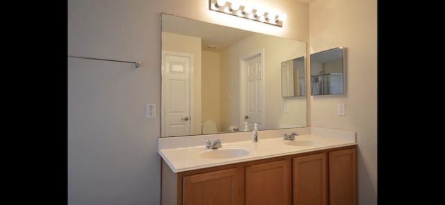 2726 Maybrook Hollow Ln, Houston, TX 77047 - bathroom featuring double vanity