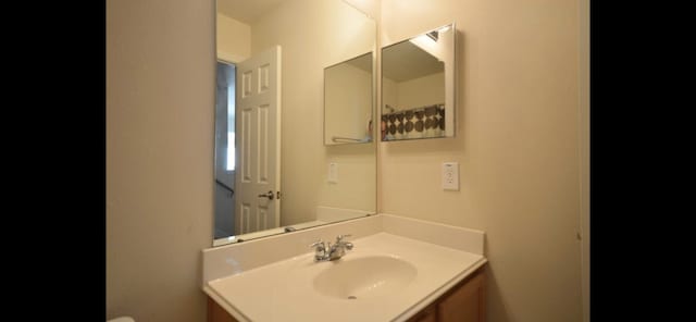 2726 Maybrook Hollow Ln, Houston, TX 77047 - bathroom featuring vanity and toilet