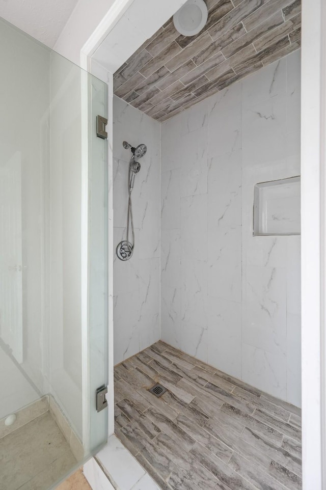 11707 N Nottingham Cir, Houston, TX 77071 - full bathroom with a marble finish shower