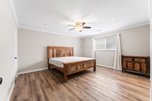 9407 Brooding Oak Cir, Houston, TX 77096 - bedroom with light wood-style floors, crown molding, and baseboards