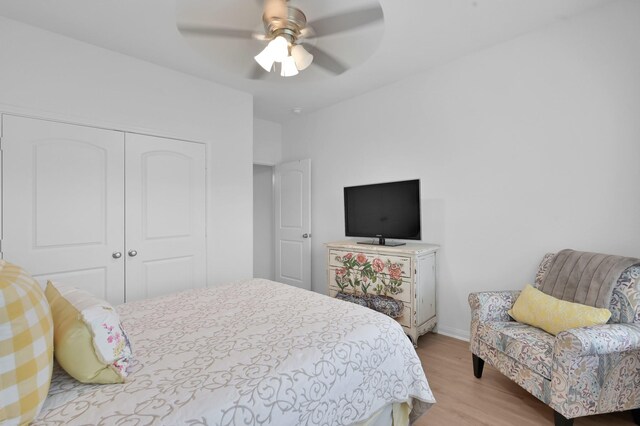16220 Fayette St, Conroe, TX 77303 - bedroom featuring wood finished floors, a closet, ceiling fan, and baseboards