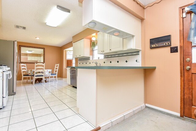 3310 Park Haven Ln, Deer Park, TX 77536 - kitchen with a peninsula, white stove, dark countertops, and a textured ceiling
