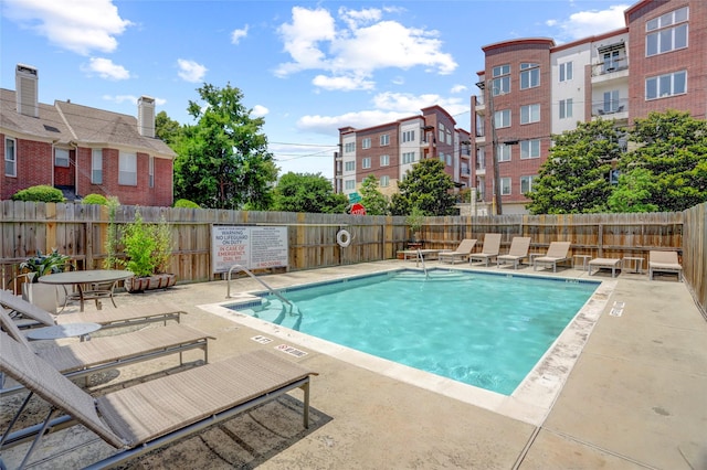 1601 W Webster St Unit 9, Houston, TX 77019 - community pool with a patio