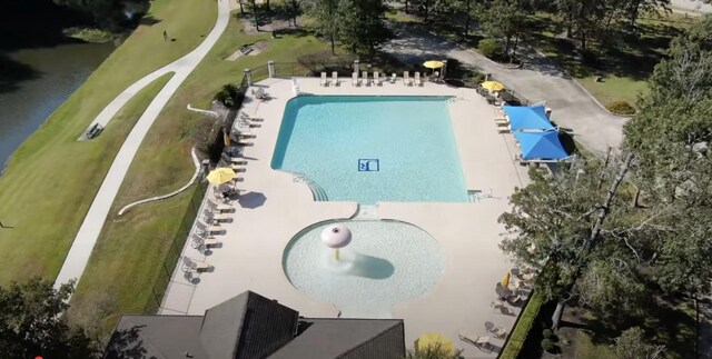 116 Owen Ridge Dr, Conroe, TX 77384 - bird's eye view of a pool area