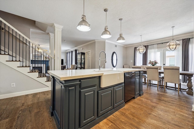 1310 Cohn St, Houston, TX 77007 - kitchen featuring dishwasher, a sink, wood finished floors, a kitchen island with sink, and a textured ceiling