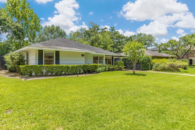 3923 W Main St, Houston, TX 77027 - view of front facade featuring a front yard