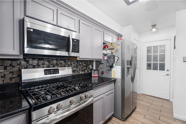 13031 Crystal Cove Dr, Houston, TX 77044 - kitchen featuring stainless steel appliances, tasteful backsplash, light wood-type flooring, and gray cabinetry