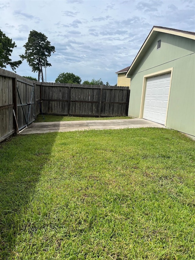 13031 Crystal Cove Dr, Houston, TX 77044 - view of yard with driveway