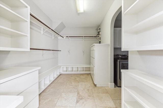 1512 Thompson St Unit 3, Houston, TX 77007 - walk in closet featuring arched walkways and independent washer and dryer