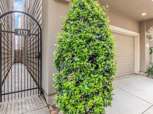 4133 Dickson St, Houston, TX 77007 - view of gate