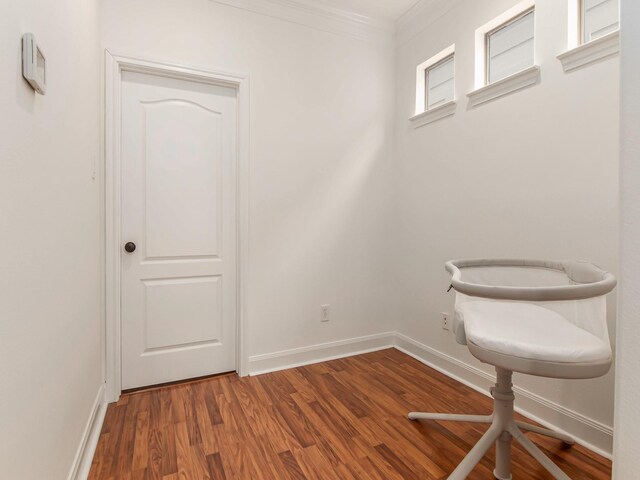 4133 Dickson St, Houston, TX 77007 - bathroom featuring crown molding, wood finished floors, and baseboards