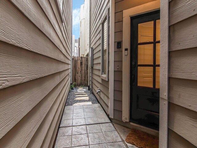 4133 Dickson St, Houston, TX 77007 - view of property entrance