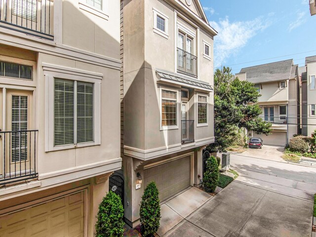 4133 Dickson St, Houston, TX 77007 - view of front of house featuring stucco siding and a garage