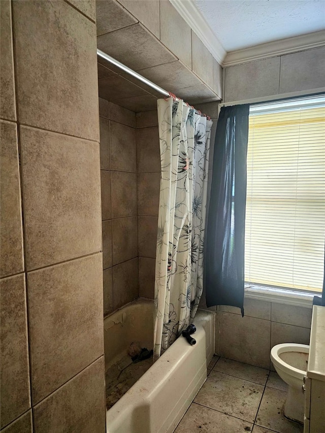 4926 Idaho St, Houston, TX 77021 - bathroom with crown molding, shower / bath combo with shower curtain, and toilet
