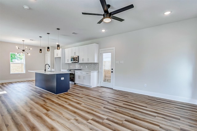 5407 Lee St, Houston, TX 77020 - kitchen featuring appliances with stainless steel finishes, a sink, a chandelier, open floor plan, and recessed lighting