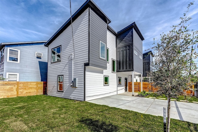 5407 Lee St, Houston, TX 77020 - back of house featuring a patio area