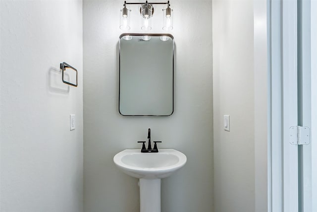 5407 Lee St, Houston, TX 77020 - view of bathroom