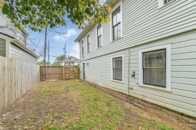 1715 30th St, Galveston, TX 77550 - view of yard featuring a gate