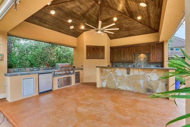 9814 Cape Breeze Dr, Houston, TX 77070 - view of patio with ceiling fan