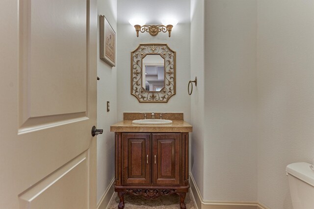 9814 Cape Breeze Dr, Houston, TX 77070 - half bath featuring toilet, vanity, and baseboards