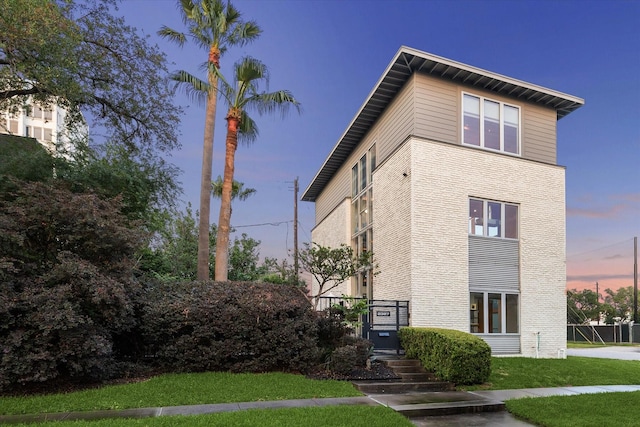 2327 Peckham St, Houston, TX 77019 - view of side of property with a lawn