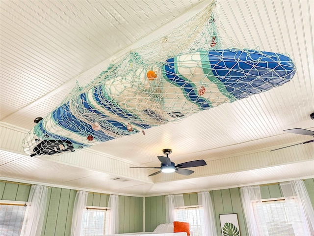 1032 N Selwyn Rd, Crystal Beach, TX 77650 - detailed view of ceiling fan