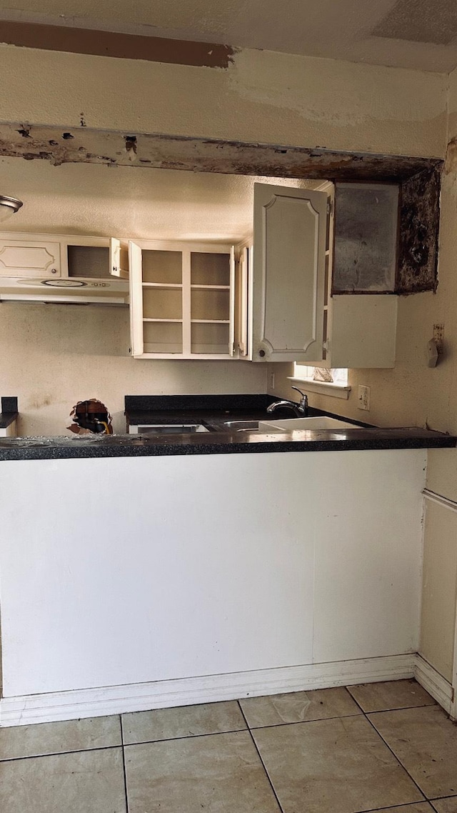 10126 Pine Moss Dr, Houston, TX 77040 - kitchen with tile patterned flooring, dark countertops, a sink, open shelves, and under cabinet range hood