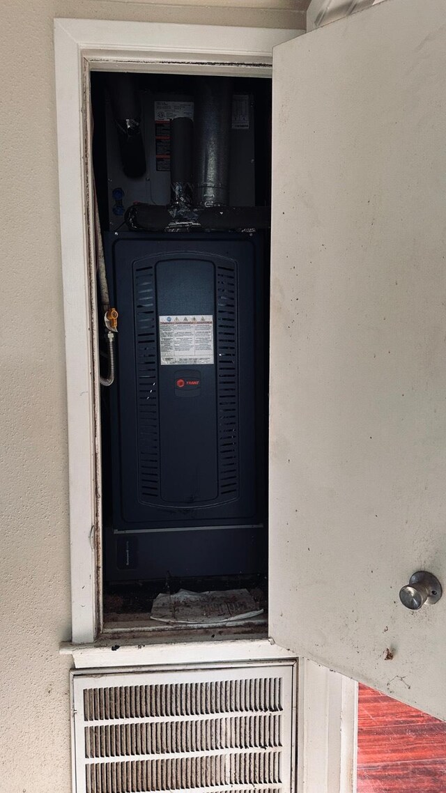 10126 Pine Moss Dr, Houston, TX 77040 - detailed view of stucco siding and electric panel