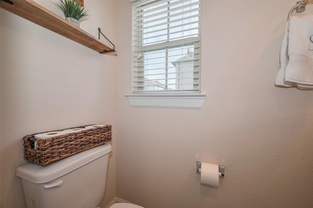 10712 Addicks Oaks Pl, Houston, TX 77043 - half bath featuring toilet