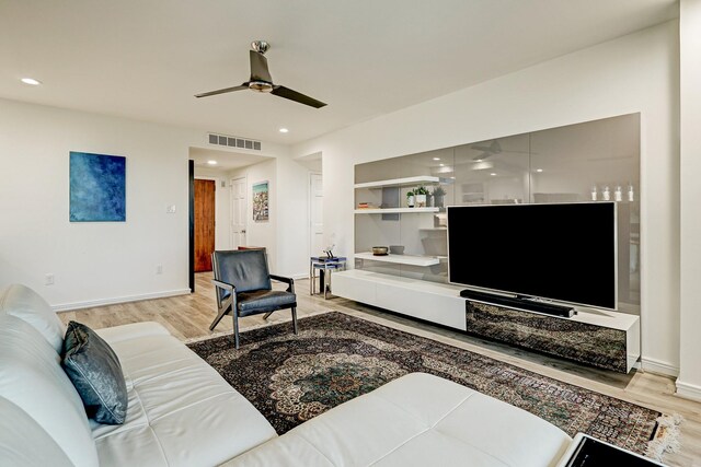 2200 Willowick Rd Unit 4E, Houston, TX 77027 - living room featuring light wood-style floors, a ceiling fan, recessed lighting, and baseboards