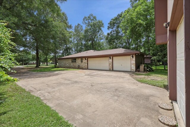 5210 Linda Ln, Beaumont, TX 77708 - view of side of home featuring a garage and driveway
