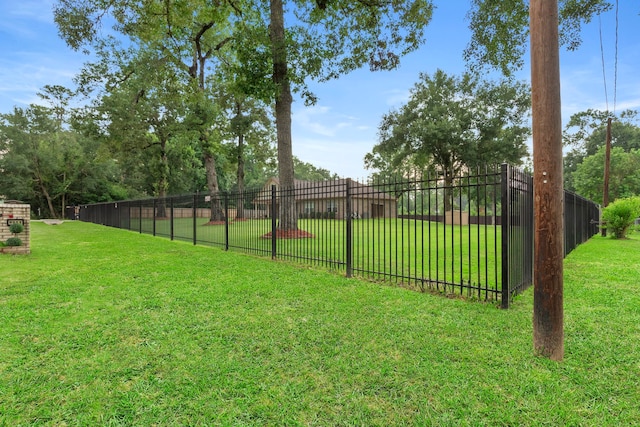 8518 Kerr Dr, Tomball, TX 77375 - view of yard