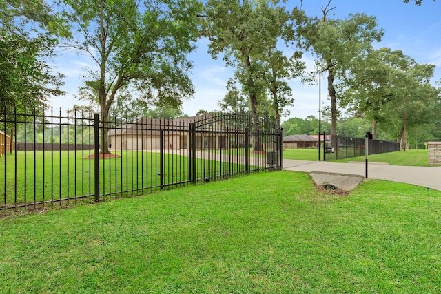 8518 Kerr Dr, Tomball, TX 77375 - view of yard