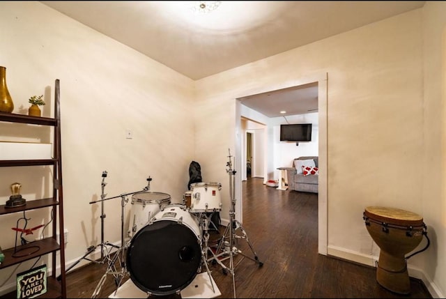 10305 Bassoon Dr, Houston, TX 77025 - exercise room featuring wood finished floors and baseboards