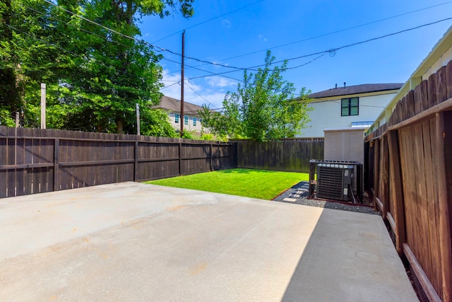 514 E 29th St, Houston, TX 77008 - view of patio featuring central air condition unit