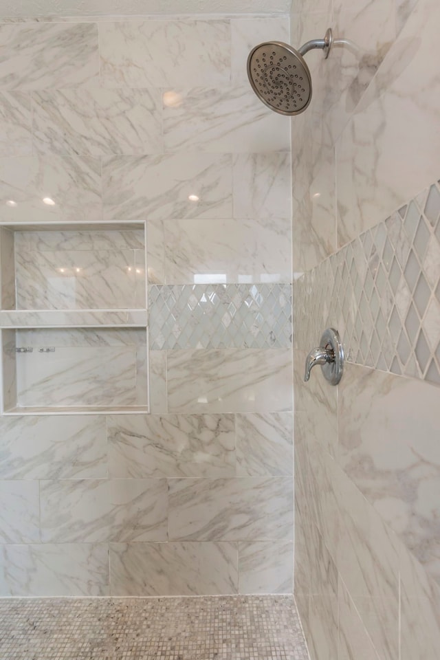 514 E 29th St, Houston, TX 77008 - bathroom with tiled shower